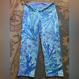 Euc Lilly Pulitzer M Medium crop Blue and Green Patterned Leggings